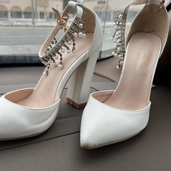 Shoes/Heels - Picture 2 of 3